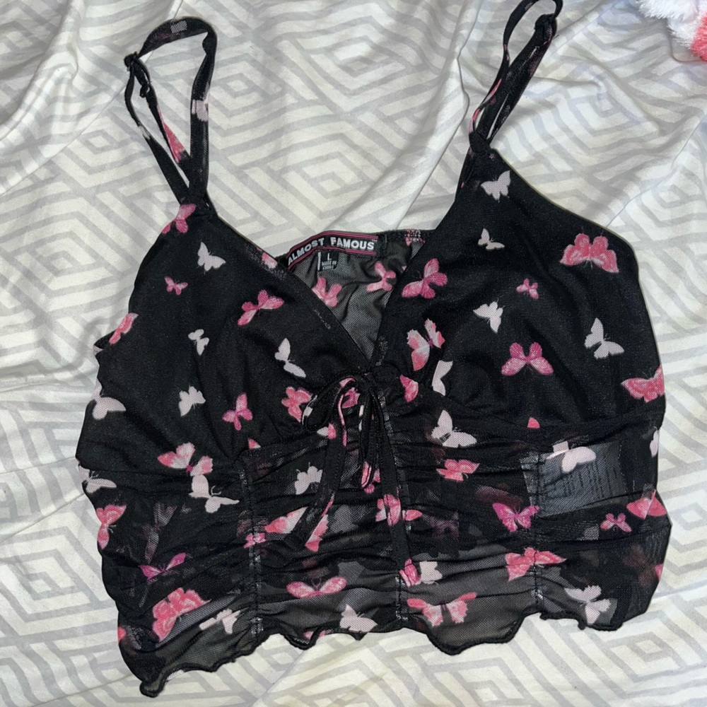 6 cute cropped shirts all different colors and styles